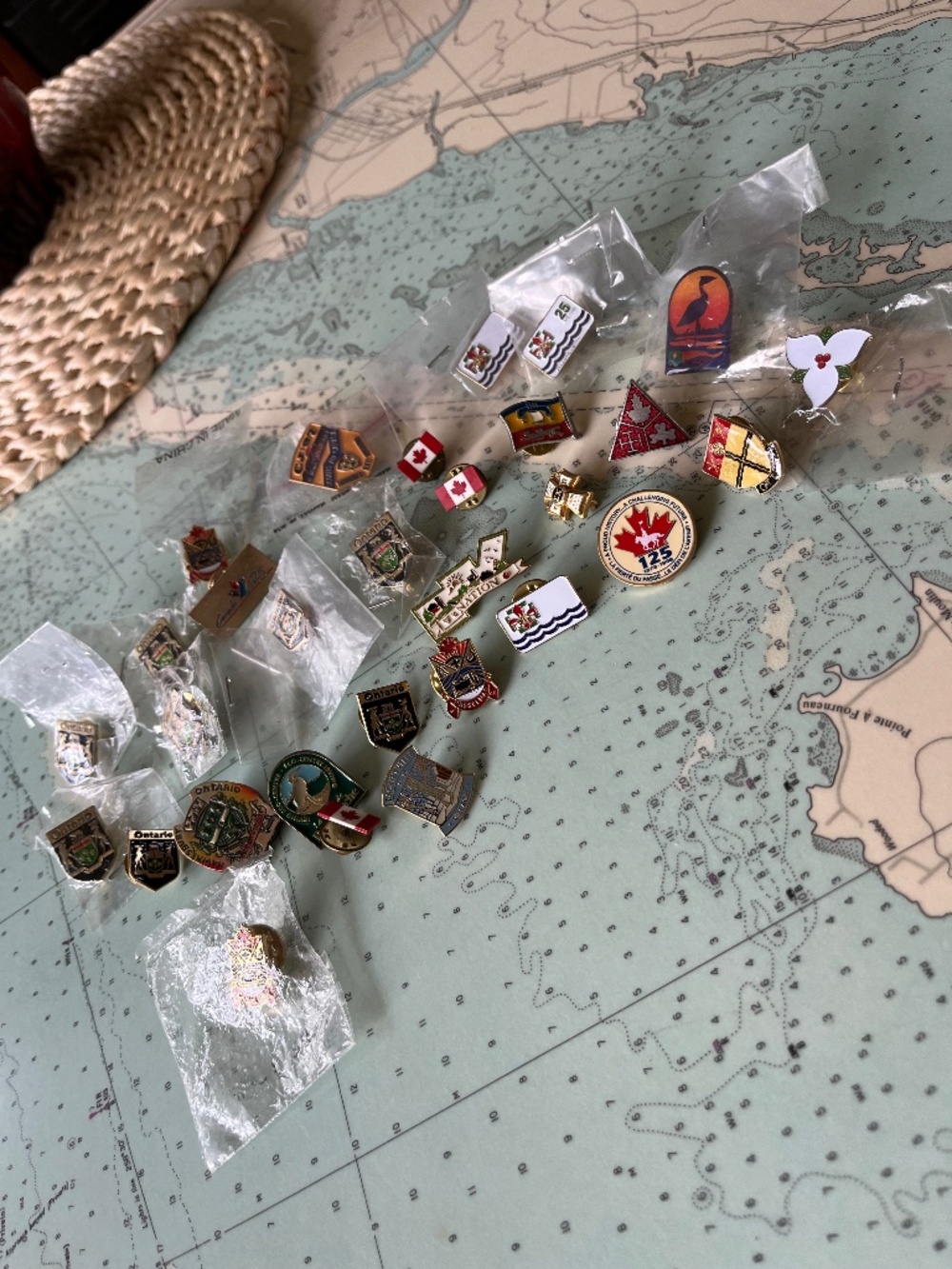 Lot of Canadiana / Tourism Canada Collectible Pins